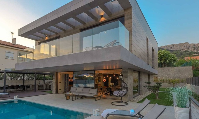 Baska Villa | Luxurious villa with sauna and game room