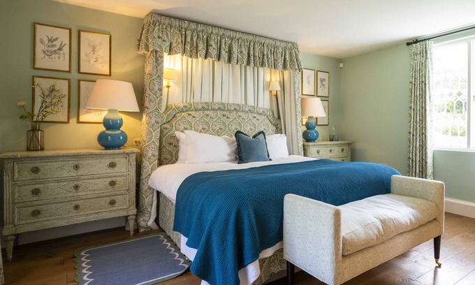 Henley Casa | Luxurious Vineyard Hideaway At Stanlake Park