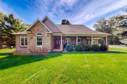 Arkdale Casa | Luxurious Wooded Retreat