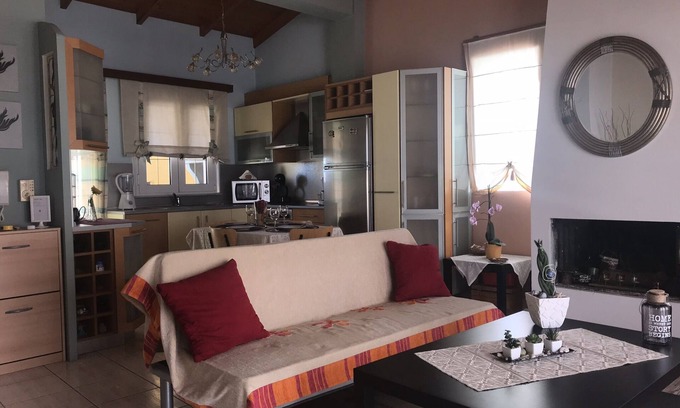 Chrysoupolis Apartamento | ¡Apartamento de lujo con balcón cerca de Keramoti!