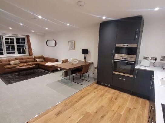 Wainscot Casa | Luxury 1 Bed Apartment In The Centre Of Rochester