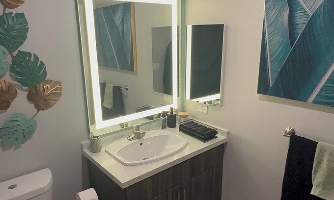 Downtown Sacramento Condominio | Luxury 1-bed condo in midtown Sacramento with modern amenities and city views.