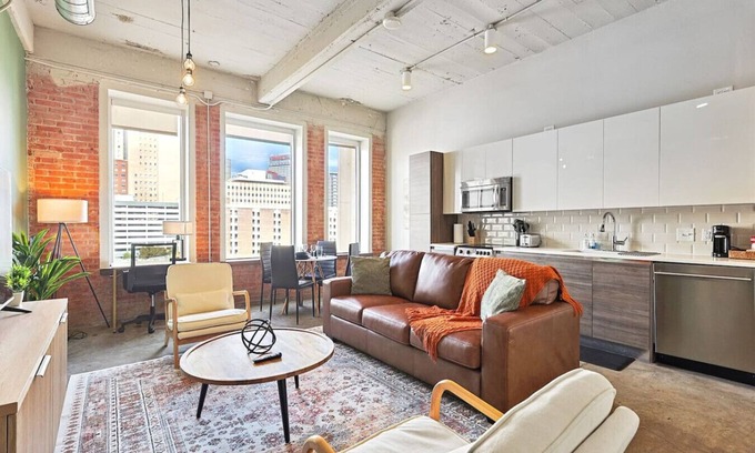 Downtown Dallas Apartamento | Luxury 1 Bed Downtown Views, POOL/GYM/Theater Room