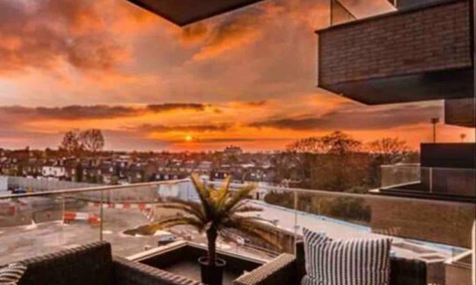 Shepherd's Bush Apartamento | Luxury 1 bed in Soho House Building w Pool, gym