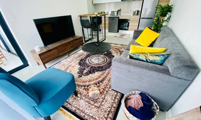 Woodmead Apartamento | Luxury 1 Bed in Waterfall with Back-Up Power