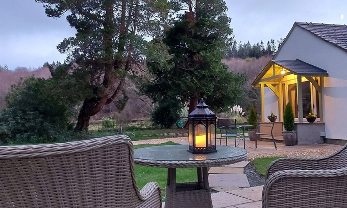 Henryd Cabina | Luxury 1 bed lodge large gardens , close to Conwy