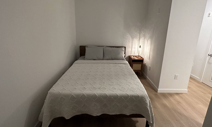 Hackensack River Waterfront Apartamento | Luxury 1 Bedroom Apt. with Amenties