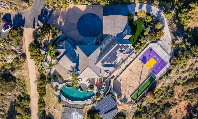 Lake Hodges Casa | LUXURY 10,000 Sq FT DREAM HOME: MOVIE THEATER/POOL/GAME RM/VOLLEYBALL/BASKETBALL