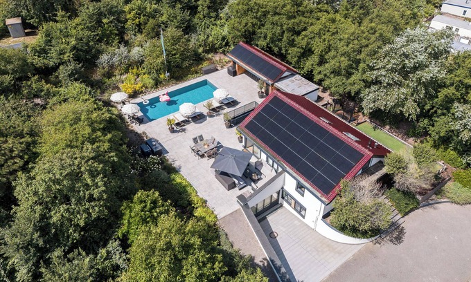 Ouddorp Casa | Luxury 18-person vacation villa with swimming pool, sauna, play area, veranda, lounge set, game room and BBQ