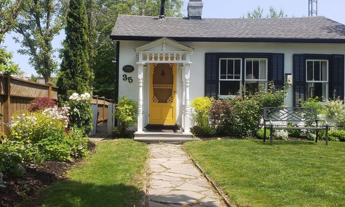 Historic Old Town Cabaña | Luxury 1835 Cottage. Free Parking.Right in historic centre and near Shaw Theatre