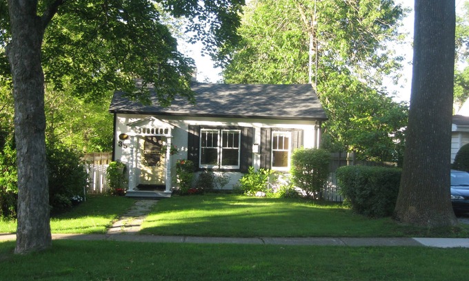 Old Town Historic District Cabaña | Lujo 1.835 Cottage en Niagara on the Lake. A pasos del centro y Shaw Theatre.