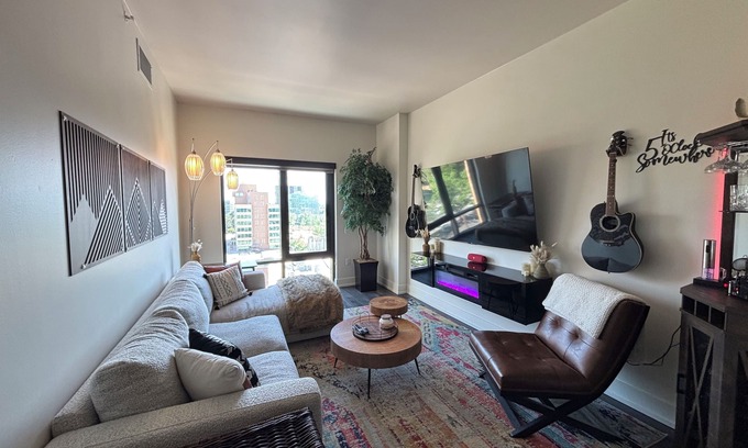 Cherry Creek Apartamento | Luxury 1bd/1ba - Rooftop pool, w/d in unit, walkable North Cherry Creek