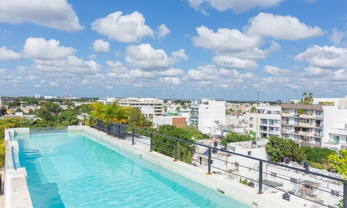 Tohoku Apartamento | Luxury 1BD Condo 3 blk from 5th Ave W/PoolandParking