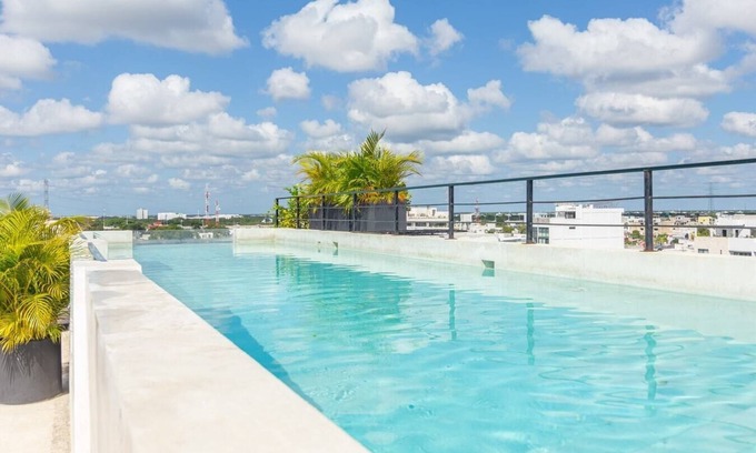 Tohoku Apartamento | Luxury 1BD Condo 3 blk from 5th Ave W/PoolandParking