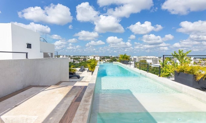 Tohoku Apartamento | Luxury 1BD Condo 3 blk from 5th Ave W/PoolandParking