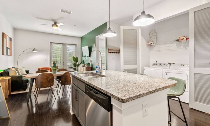 Reynoldstown Apartamento | Luxury 1BR w/Terrace & Parking by Beltline