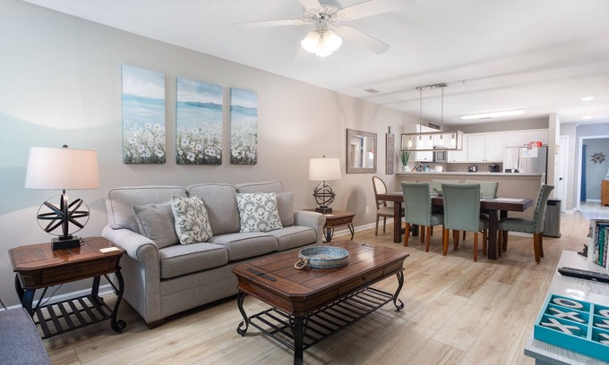 Pawleys Island Condominio | Luxury Golf Resort Condo - ¡Sin escaleras! Piscina / spa, tenis, cerca de la playa, primer piso