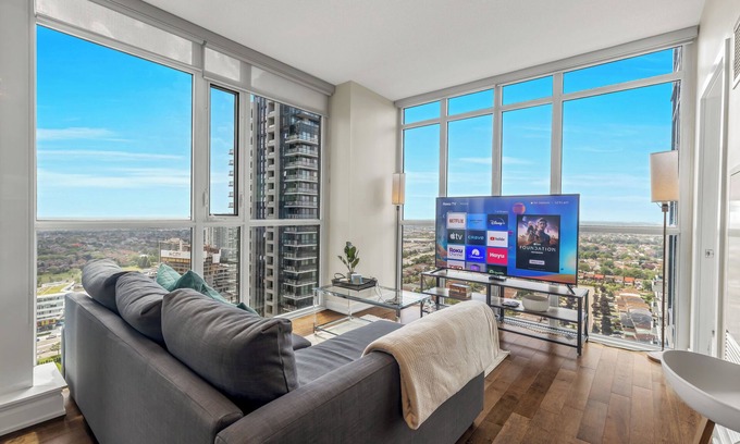 Downtown Mississauga Condominio | Luxury 2.5 Bedroom 2 Bathroom 1 Parking Spot Near SQ1 Condo Breathtaking Views!