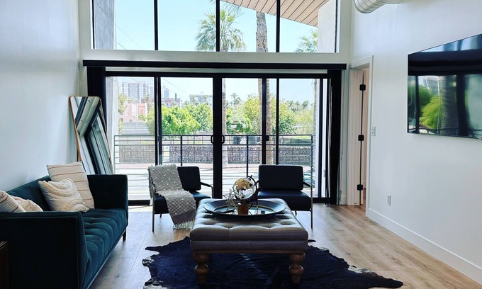 Roosevelt Condominio | Luxury 2 Bd!! Privacy and Convenience Near Downtown with Great Skyline Views!!