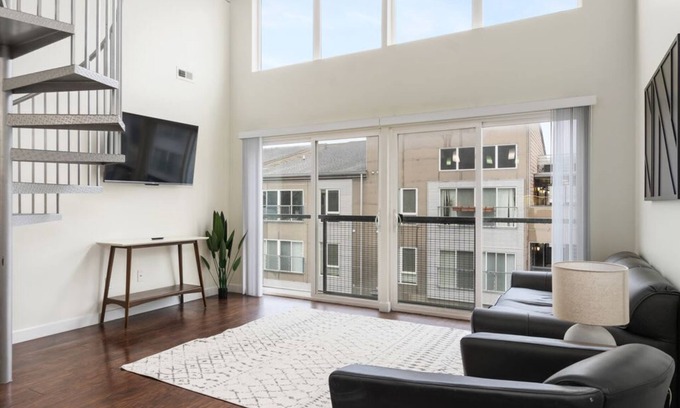 Grandview Heights Apartamento | Luxury 2-Bed 2-Bath in Grandview