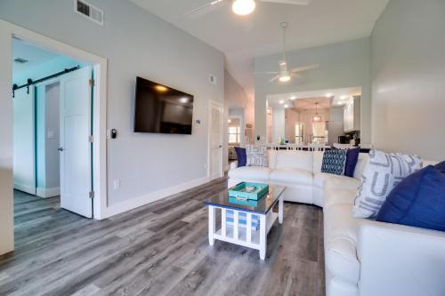 Trailer Estates Casa | Luxury 2 bed and 2bath Lakefront Condo Near IMG and Anna Maria Island