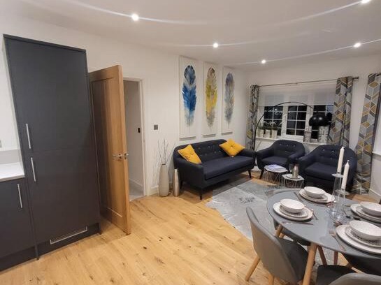 Wainscot Casa | Luxury 2 Bed Apartment In The Heart Of Rochester