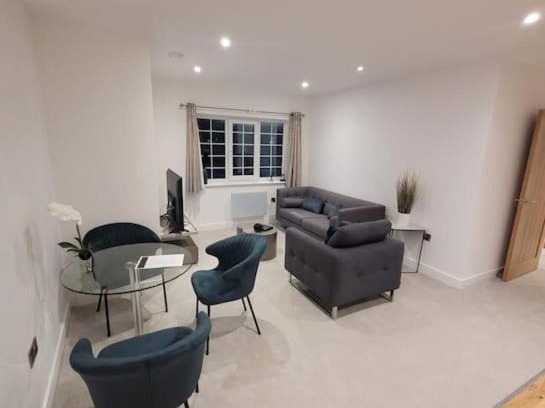 Wainscot Casa | Luxury 2 Bed Apartment In The Heart Of Rochester