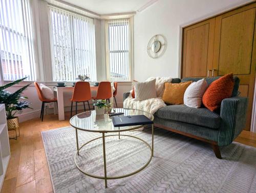 Ascot Apartamento | Luxury 2 Bed Apt, Sleeps 4, Secure PRKG-1 Car, Ascot Racecourse 5min walk, Legoland & Lapland 8mins, Windsor 15mins