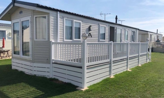 Swalecliffe Casa | Luxury 2 Bed Platinum Plus Mobile Home, WHITSTABLE