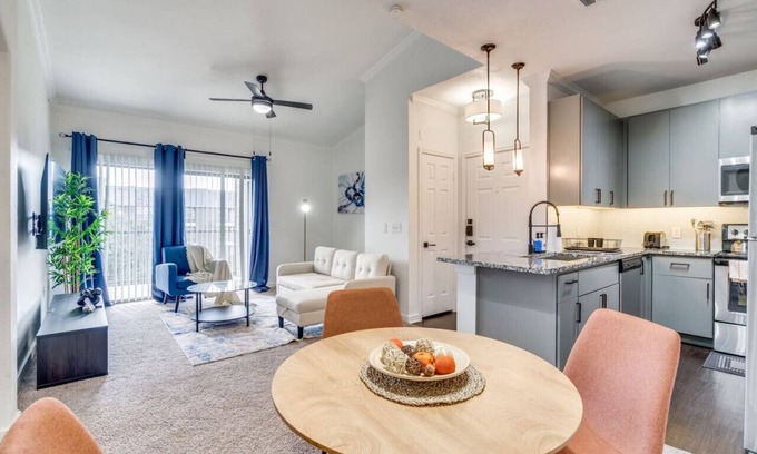 McNeil Apartamento | Luxury 2 Bed Room Apt- Home away from Home