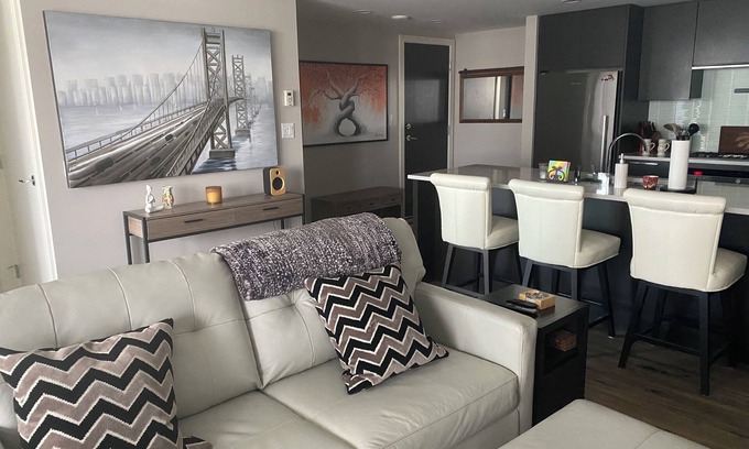 Connaught Condominio | Luxury 2 bedroom, 2 bath condo in the beautiful west end of downtown Calgary.