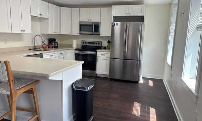 Leadsville Apartamento | Luxury 2-bedroom apartment in downtown Elkins.