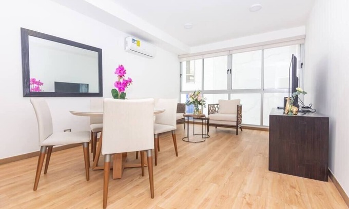 Marbella Condominio | Luxury 2 bedroom apt with free parking