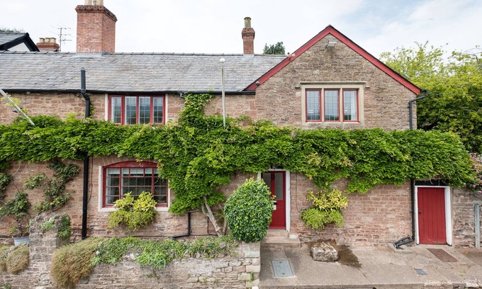 Wilton Cabaña | Luxury 2 bedroom cottage overlooking the River Wye