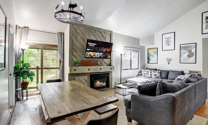 Keystone Apartamento | Luxury 2 Bedroom Condo with Pool Hot Tub and Sauna
