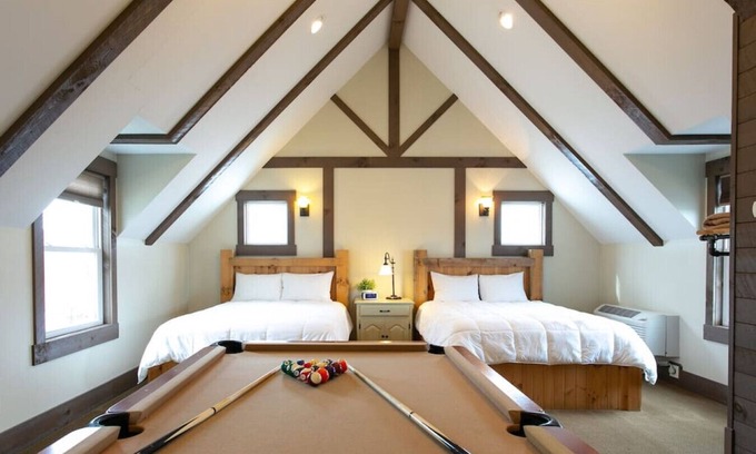 Berlin Cabaña | Luxury 2-Bedroom Cottage in Downtown Berlin