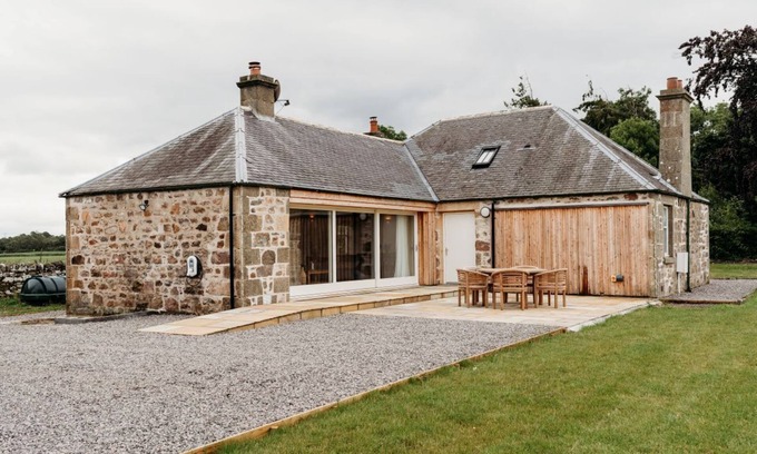Forres Cabaña | Luxury 2 Bedroom Countryside Cottage Close to the Beach.