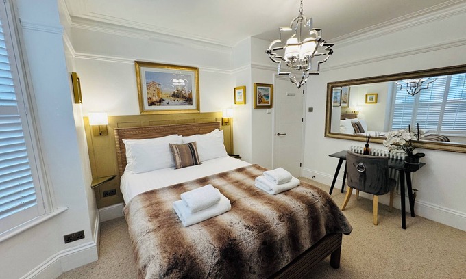 Christchurch Apartamento | Luxury 2 Bedroom Designer Flat with Private Garden