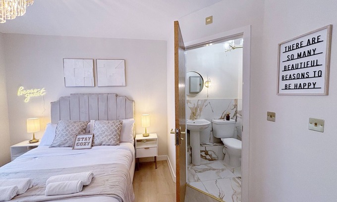 Leeds Apartamento | Luxury 2 bedroom Leeds city centre apartment with jacuzzi style bath and parking