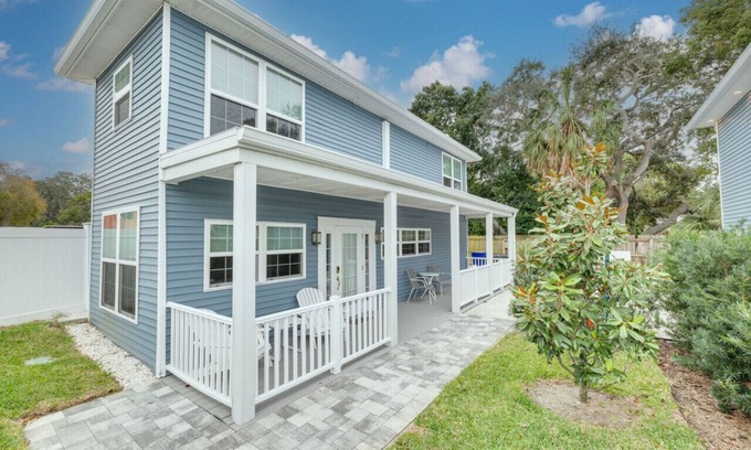 Downtown Dunedin Casa | Luxury 2 bedroom tiny home with pool "Skye"