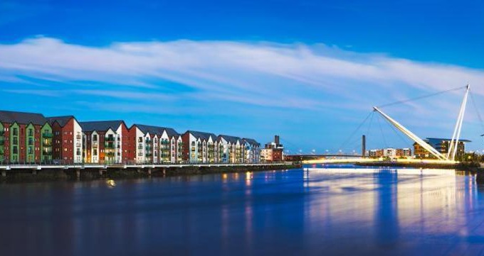 Newport Apartamento | Luxury 2 Bedroom waterfront apartment with balcony