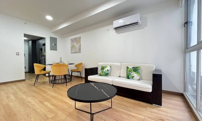 Marbella Apartamento | Luxury 2 BR apt with free parking