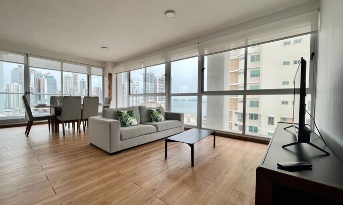 Marbella Apartamento | Luxury 2 BR apt with free parking and balcony