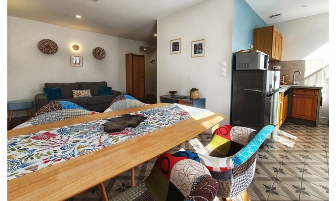 La Charite-sur-Loire Apartamento | Luxury 2-room apartment, small building, quiet, bright, downtown