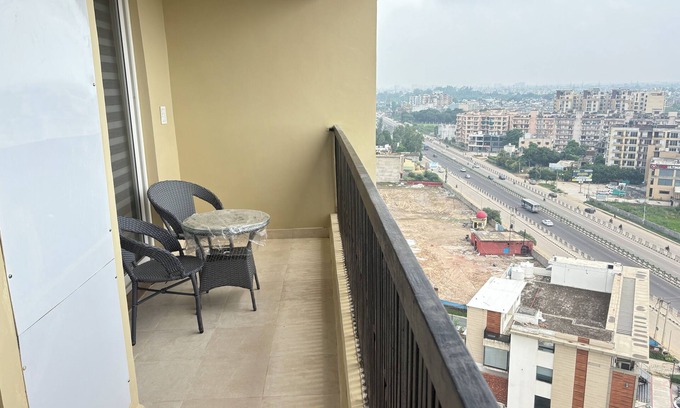 Kharar Apartamento | Luxury 2 Room with Majestic Sunset and Kasauli view