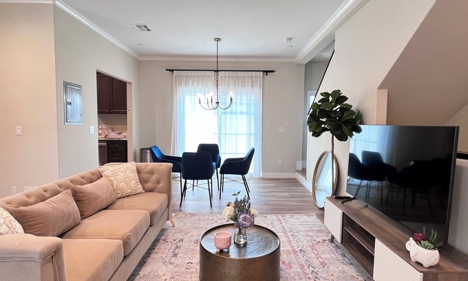 Pasadena Casa | Luxury 2B/2.5B Minutes from Old Town Pasadena