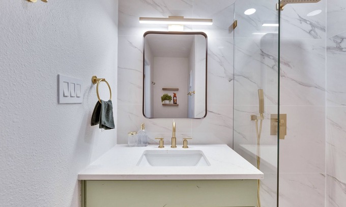 North Burnet Casa | Luxury 2BD / 2.5BA Near The Domain with POOL