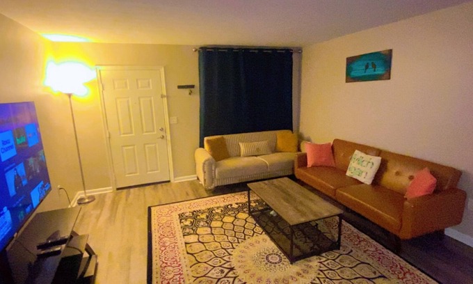 Westerville Apartamento | Luxury 2BD, 2BA w/free parking on site.