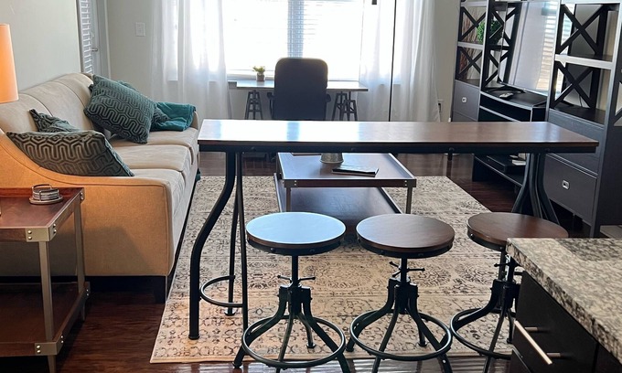 Cherry Apartamento | Luxury 2BD Apt with Pool & Gym- 5 min from Uptown!