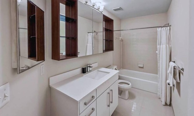 Novi Apartamento | Luxury 2BD | DT Novi | 3 Beds | Free Parking